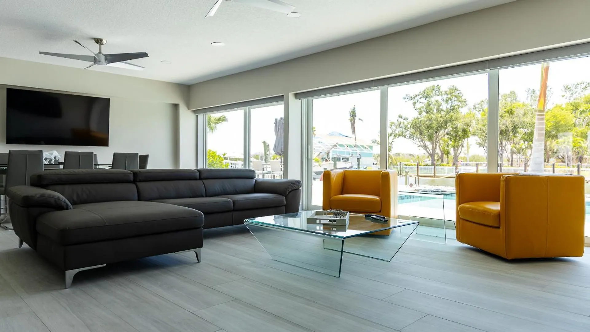 Luxury Waterfront Getaway At Myers C2 Semesterbostad
