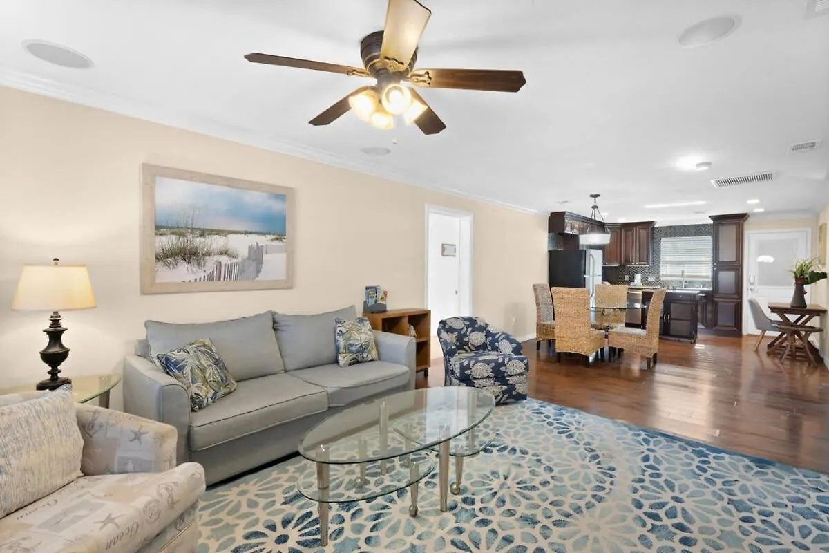 Gorgeous Near With Pool And Apartamento