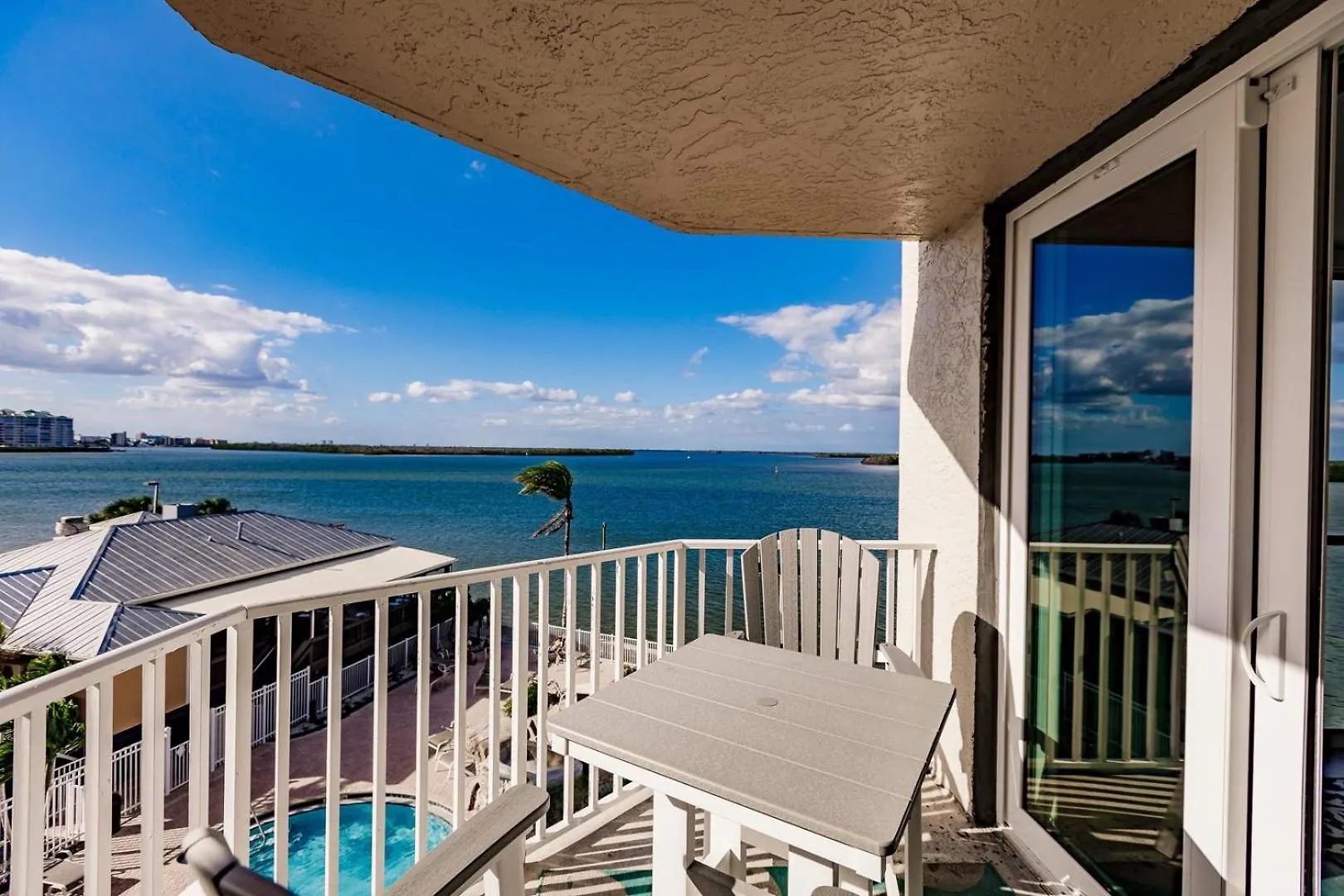 Southern Comfort - Updated Waterfront