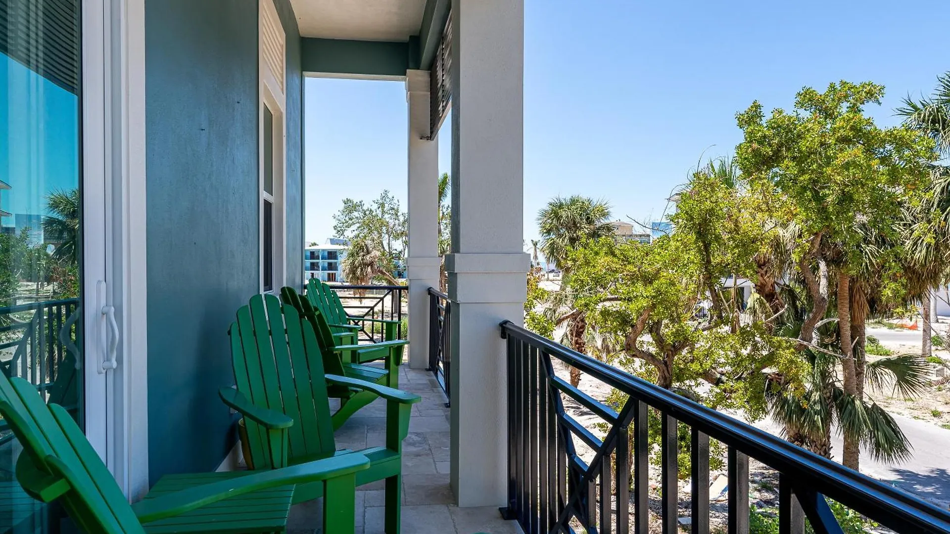 Beautiful With Private Pool On The North End Of Myers Beach! 度假居