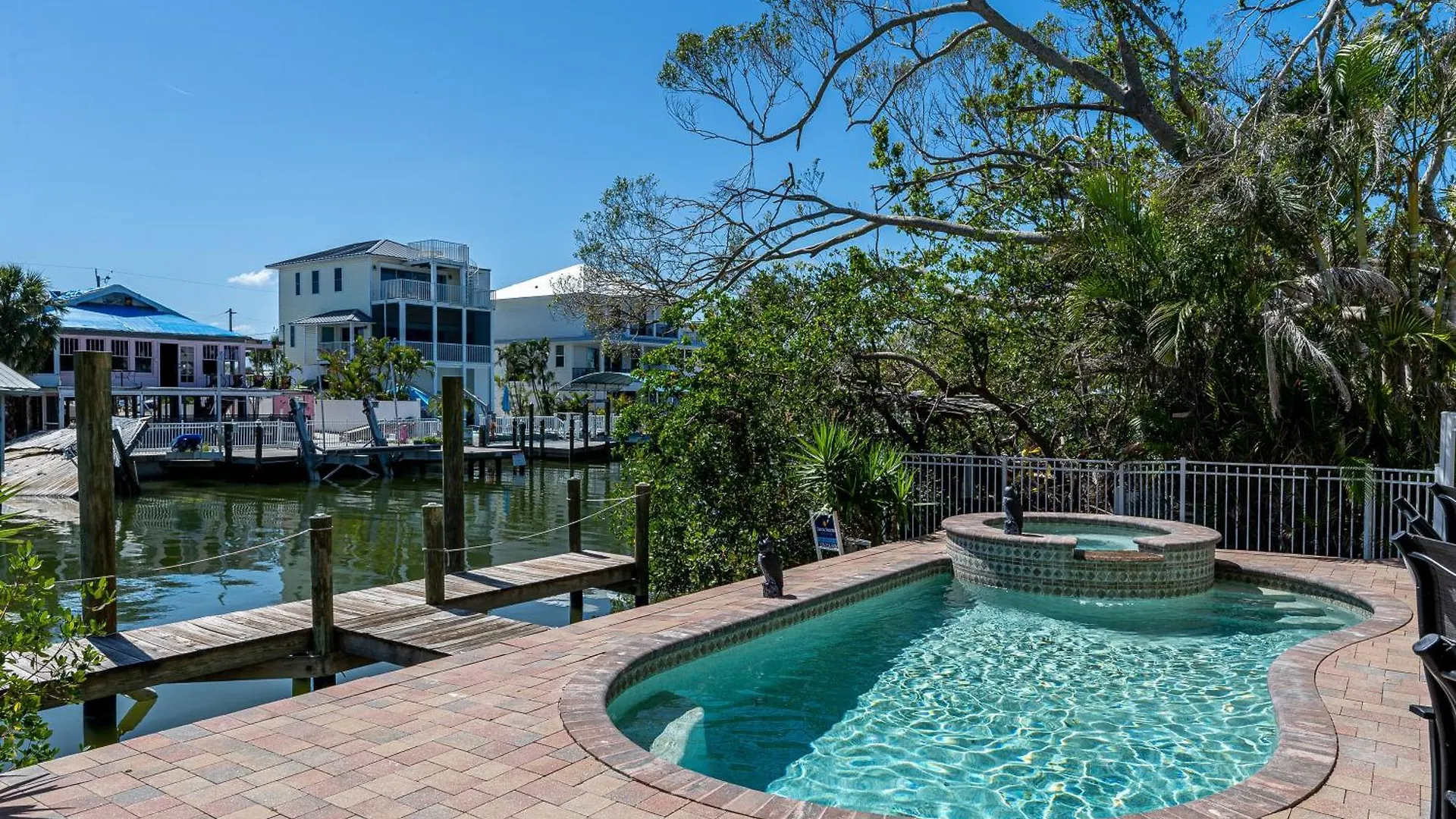 Beautiful With Private Pool On The North End Of Myers Beach! 度假居 *