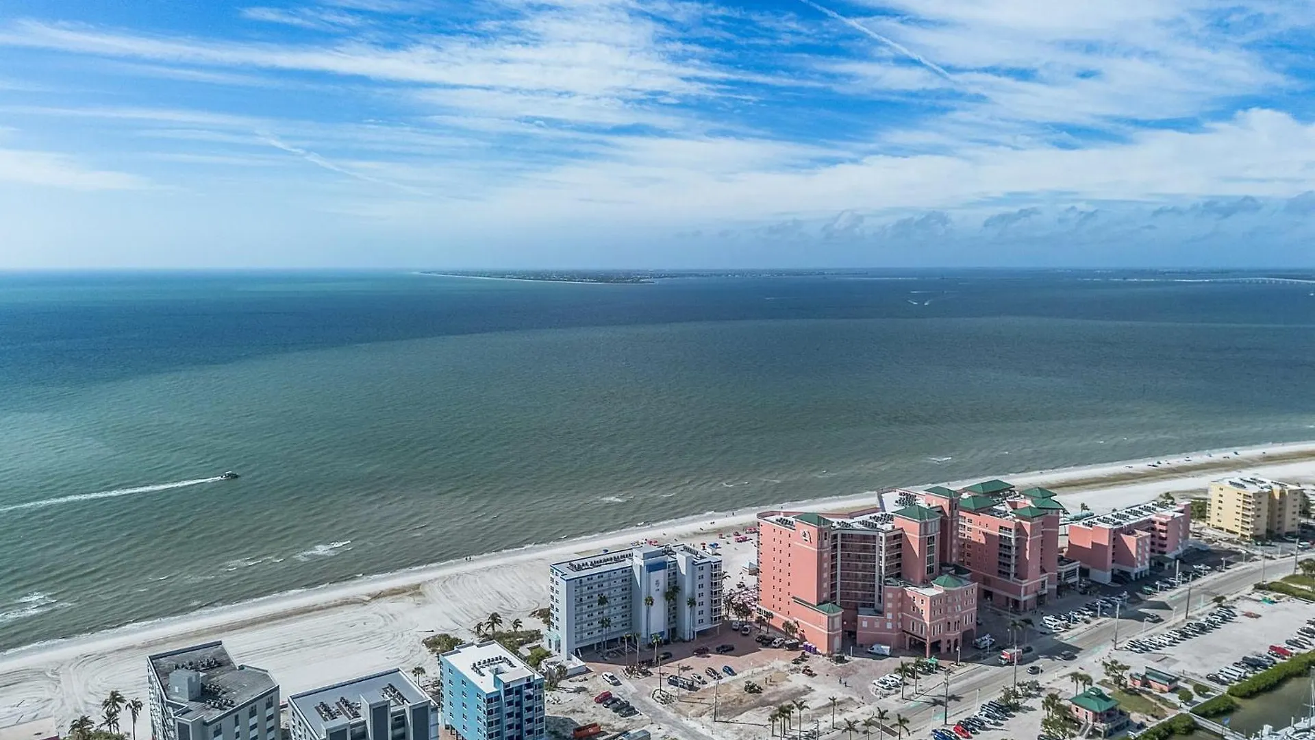 Stunning Gulf-front Condo: Pool & Private Balcony Vakantiehuis Fort Myers Beach