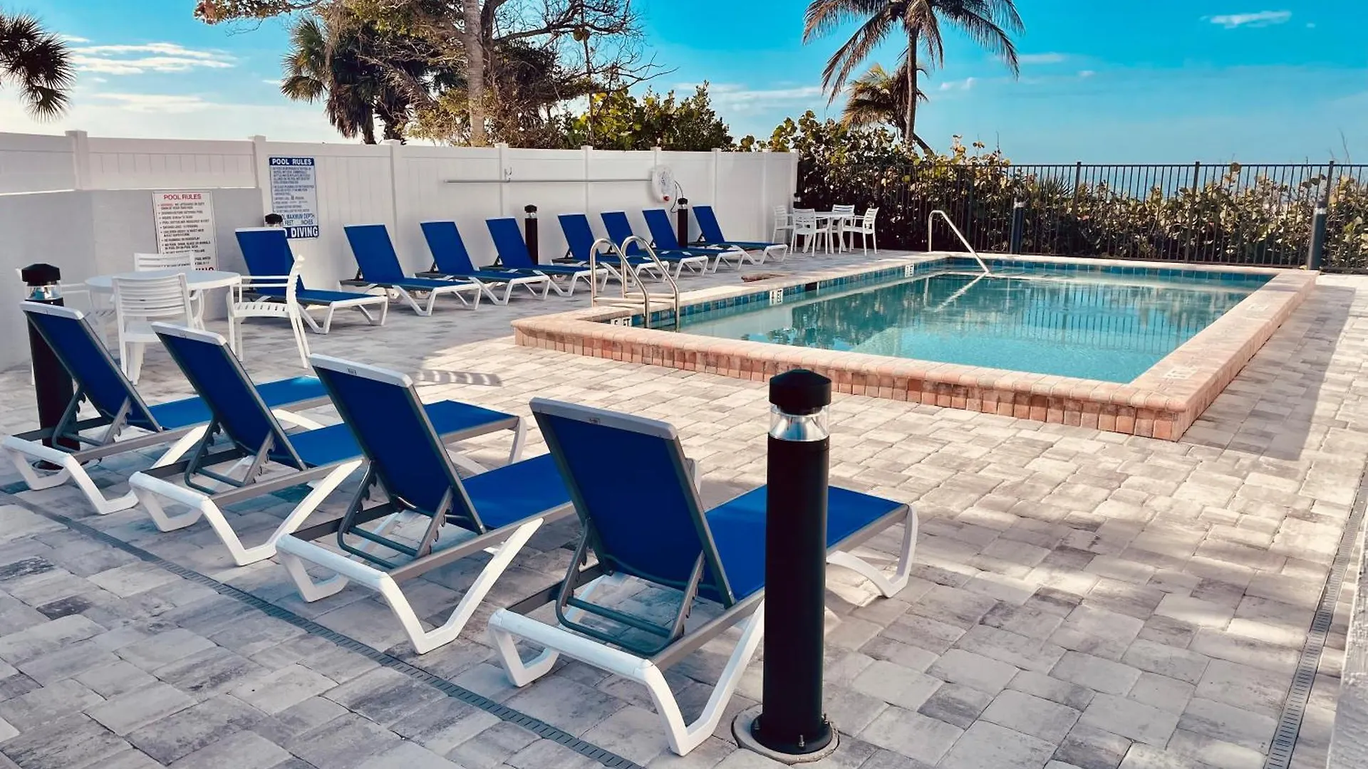 Top-floor Corner Unit W/ Gulf Views, Pool, Balcony * Fort Myers Beach