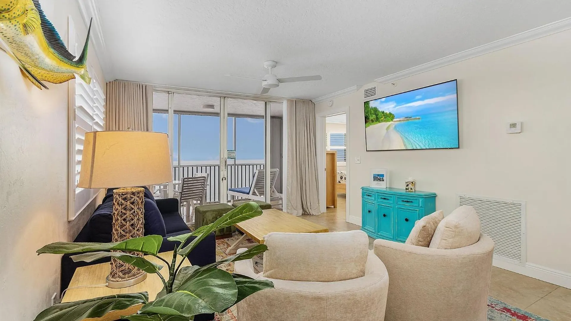 Top-floor Corner Unit W/ Gulf Views, Pool, Balcony Holiday home *