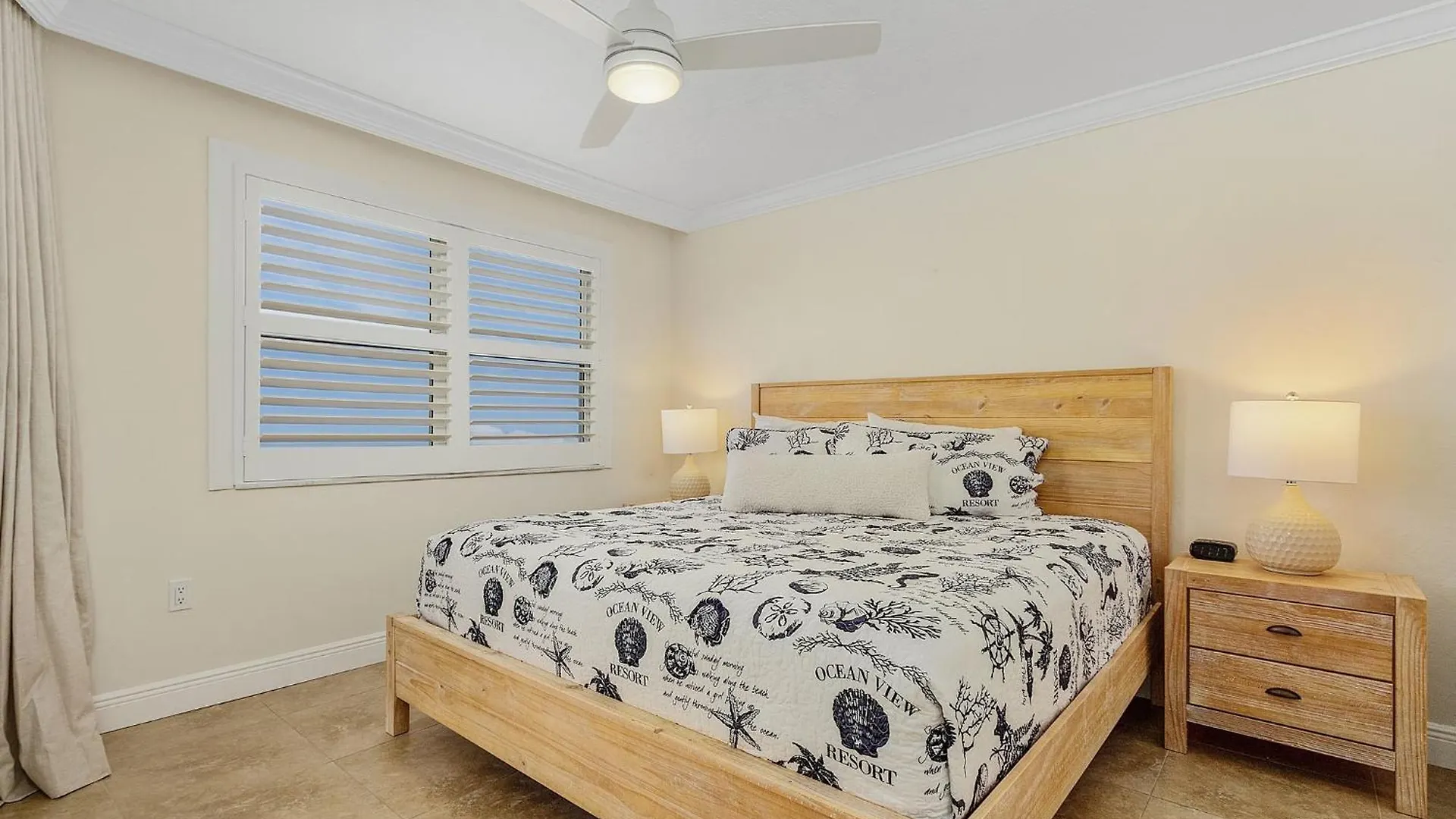 Top-floor Corner Unit W/ Gulf Views, Pool, Balcony *