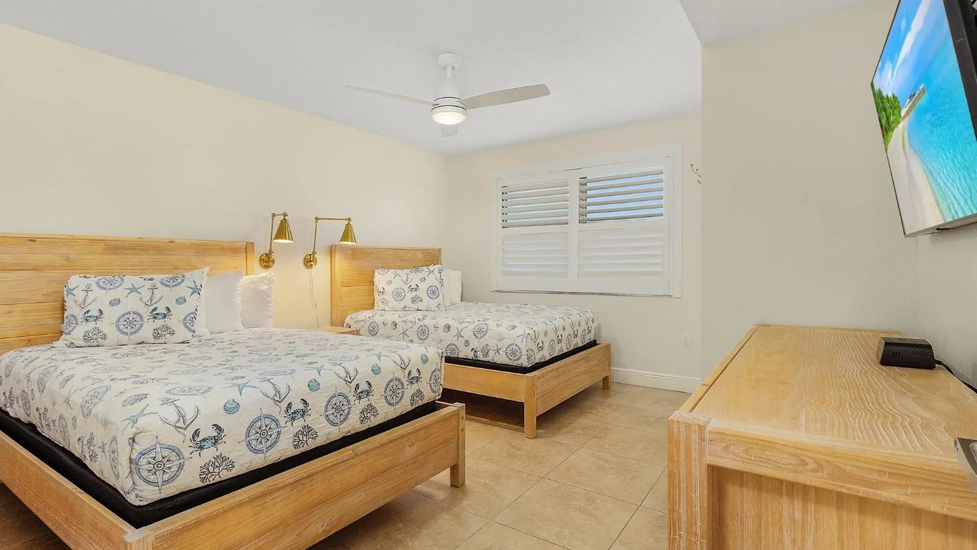 Top-floor Corner Unit W/ Gulf Views, Pool, Balcony Holiday home
