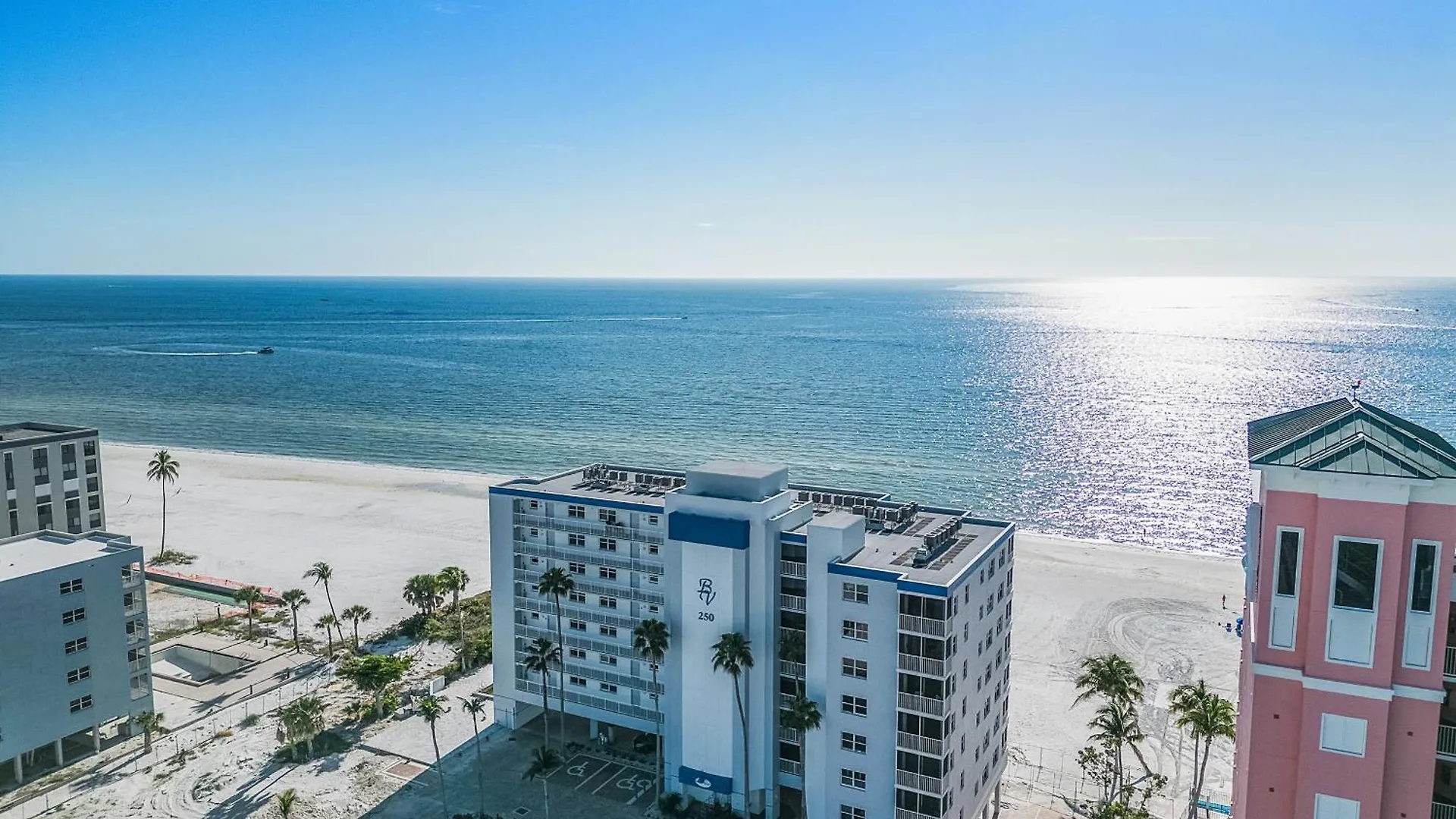 Stunning Top-floor W/ Panoramic Views, Pool * فورت مايس بيتش