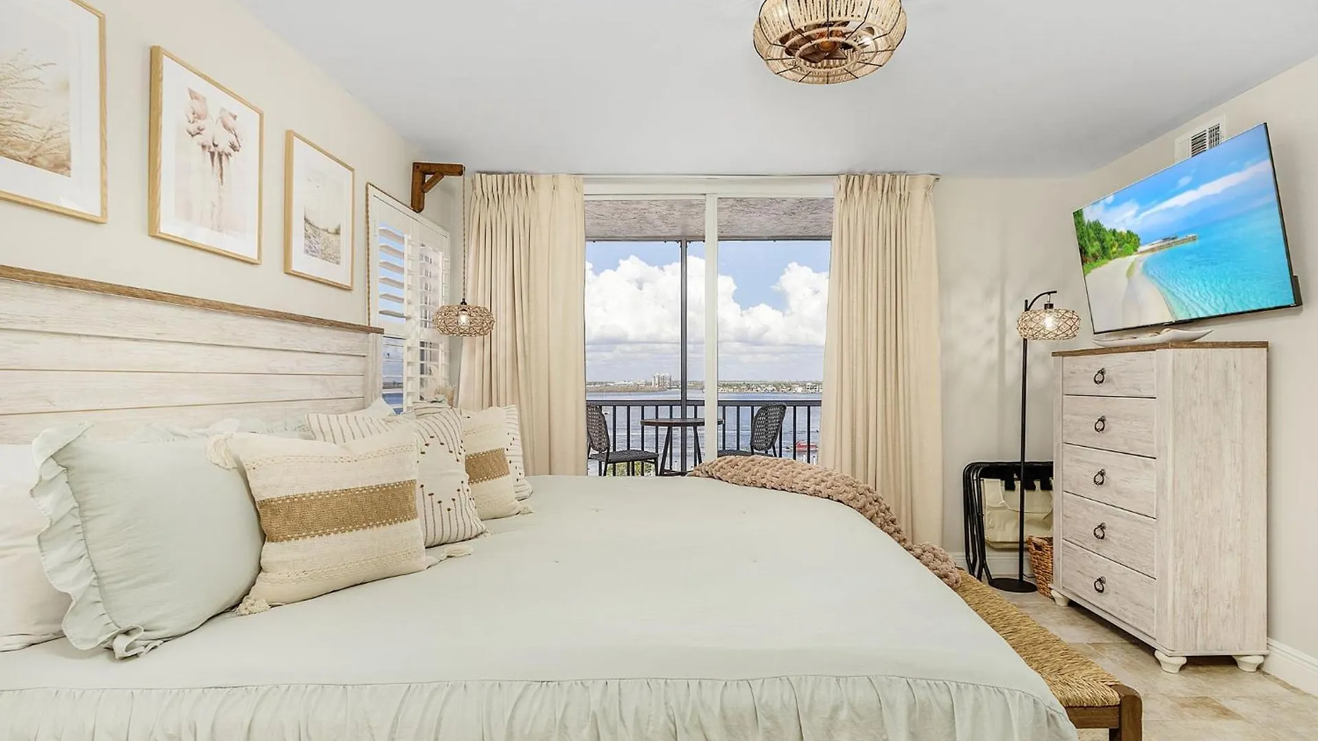 Gulf & Bay Views! 6th Floor W/ Pool & Bbq