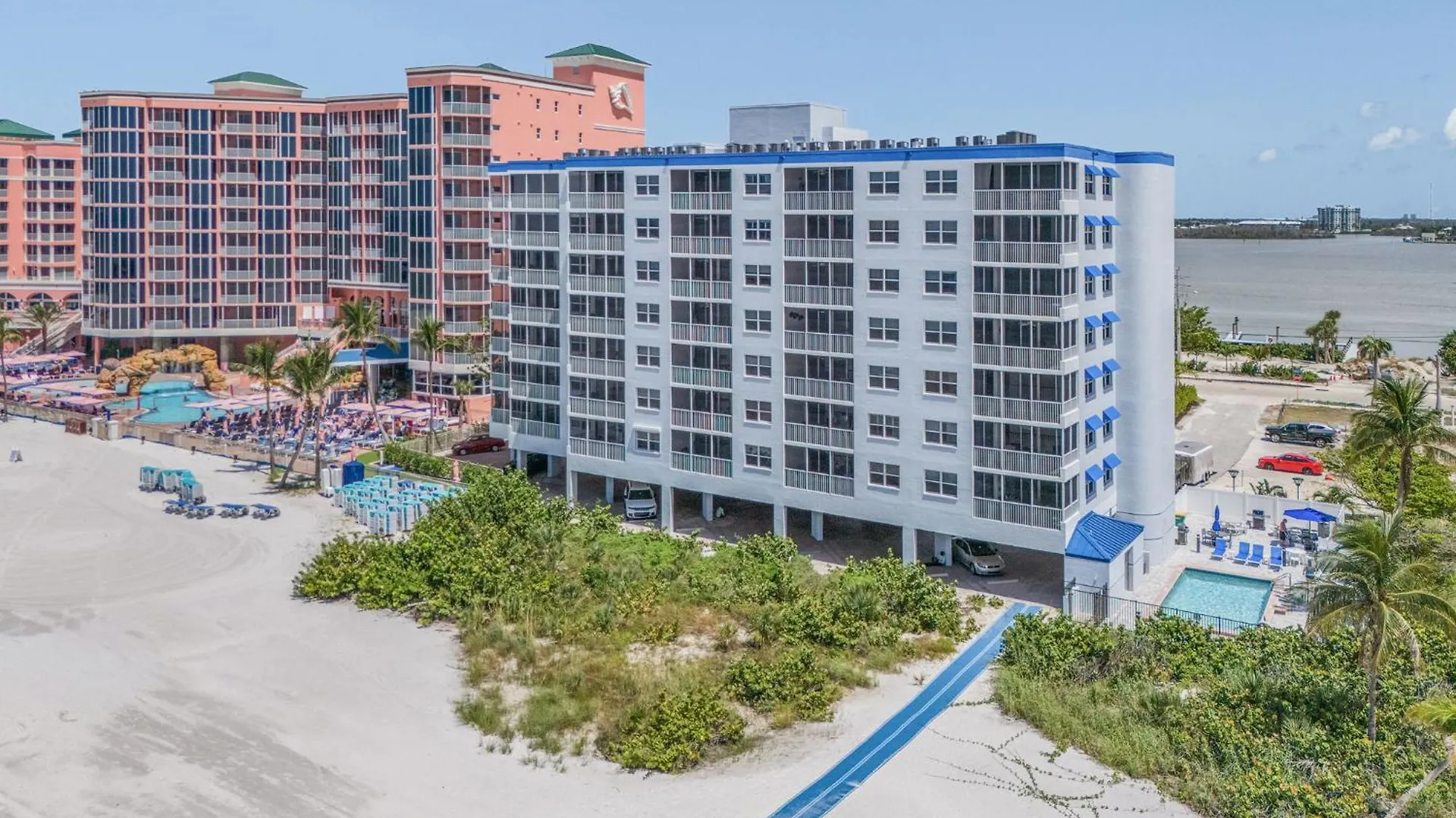 Newly Remodeled Gulf-view W/ Pool & Lanai بيت للعطل فورت مايس بيتش