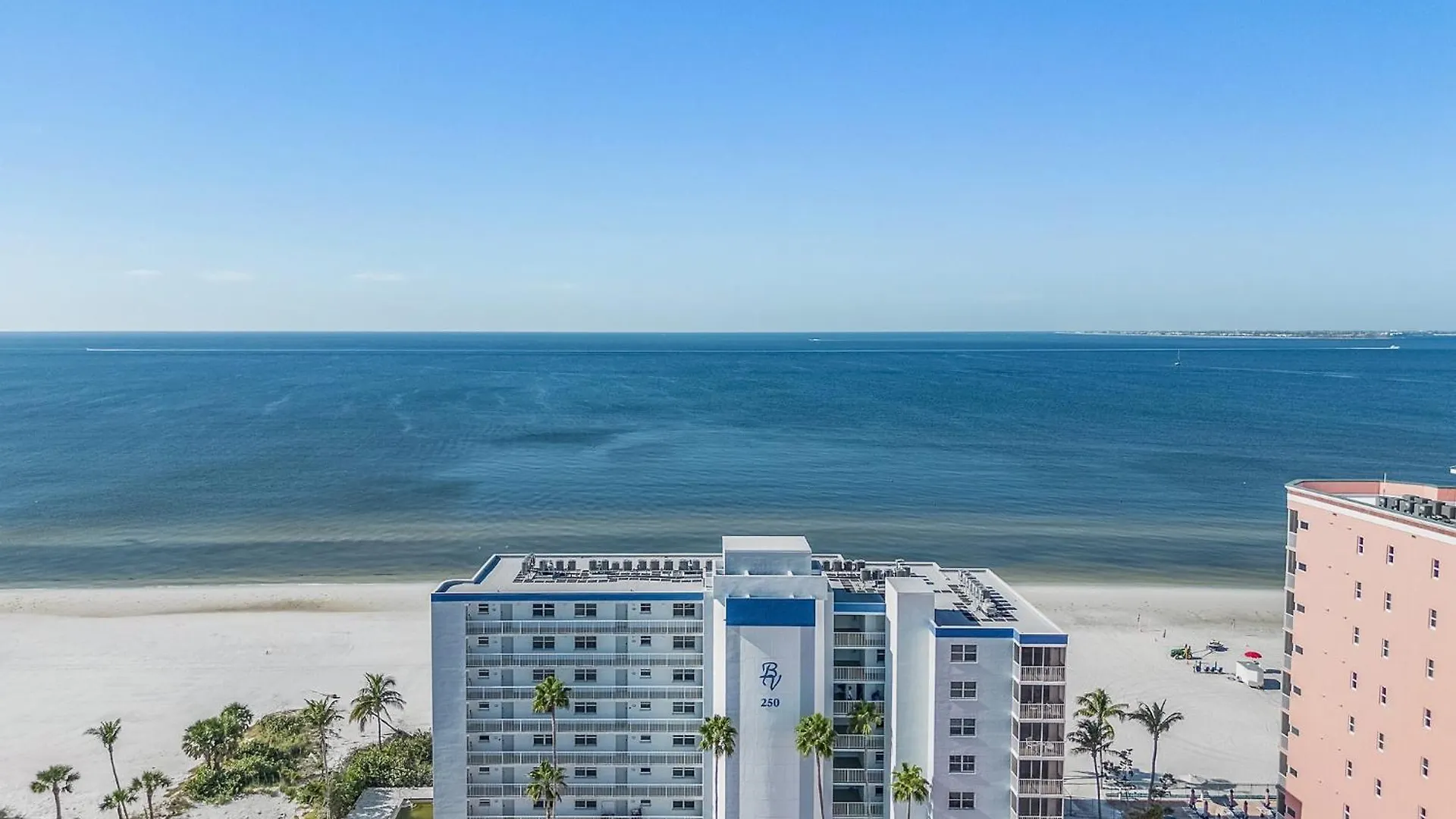 Beachfront Bliss: Gulf Views, Pool, Sleeps 8! *