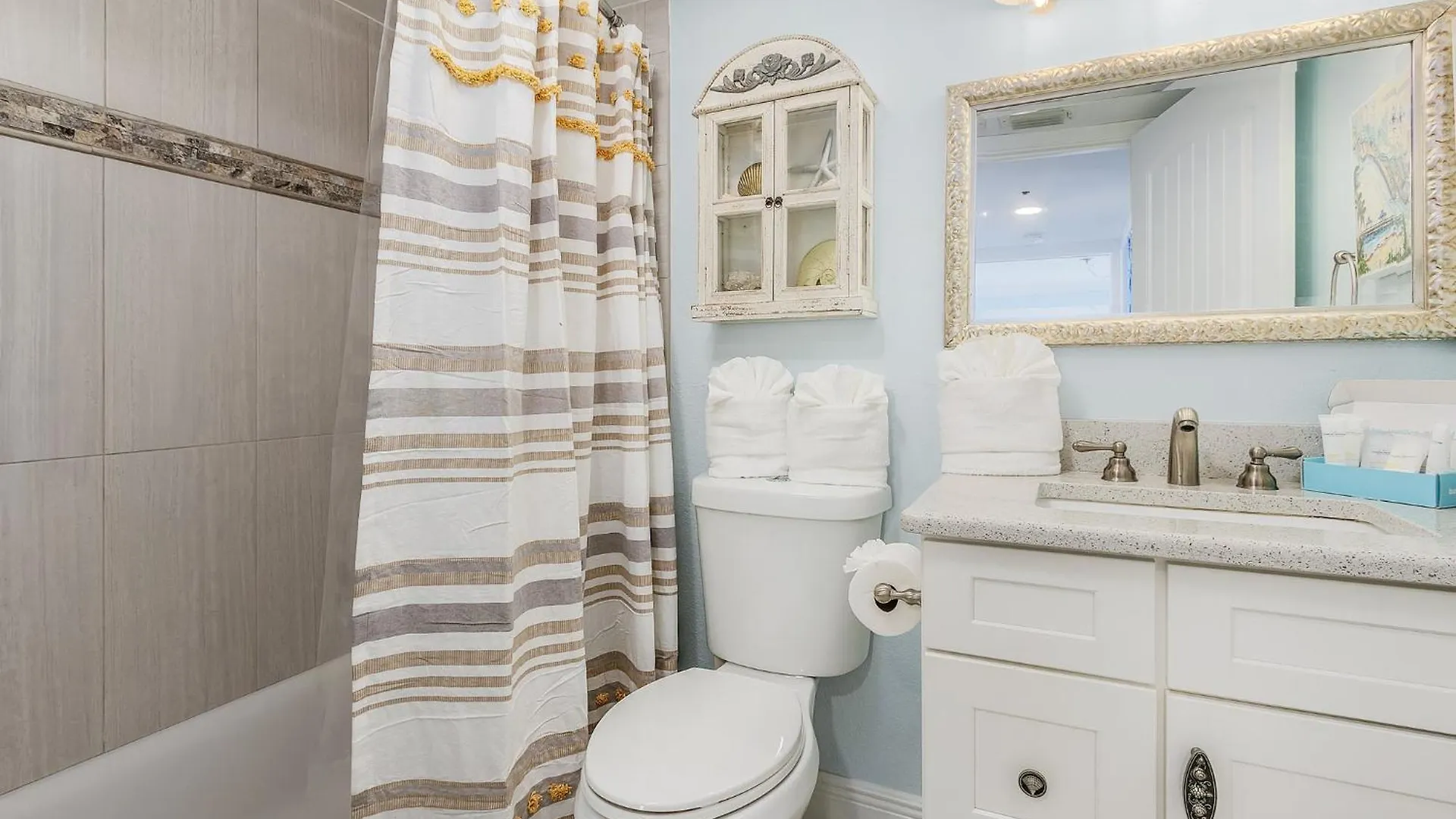 Beachfront Corner: Gulf Views, Pool, Walk Times Sq
