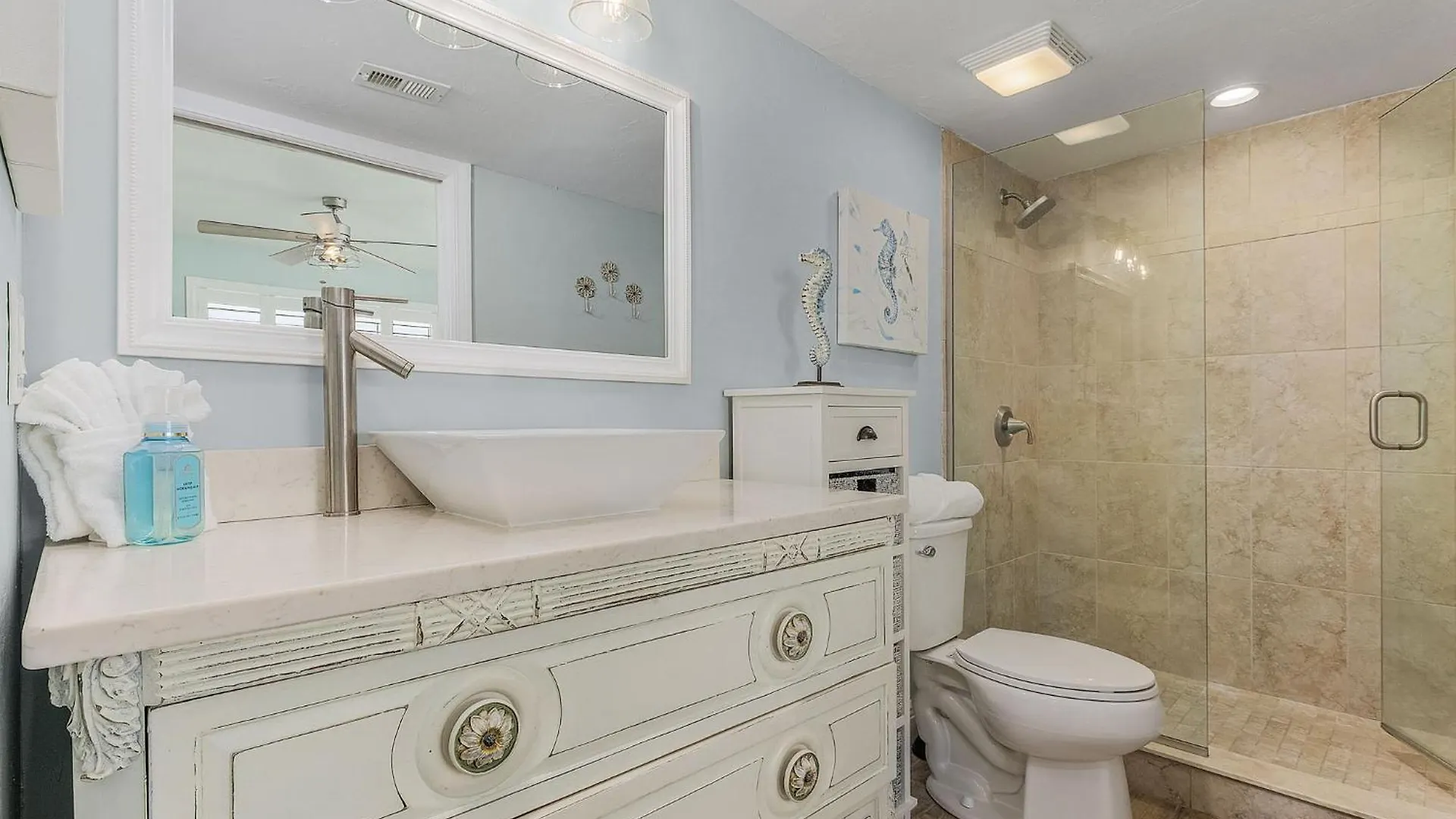 Beachfront Condo: Gulf & Bay Views, Pool, Downtown