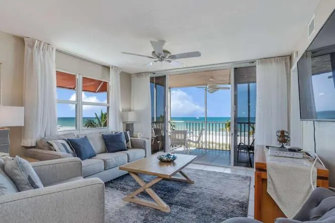 Beachfront Bliss: Views, Pool, Walk To Times Sq! Fort Myers Beach