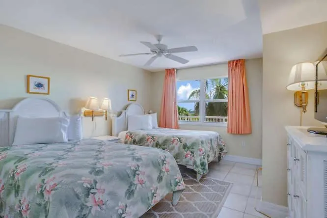 Beachfront Bliss: Views, Pool, Walk To Times Sq! * Fort Myers Beach