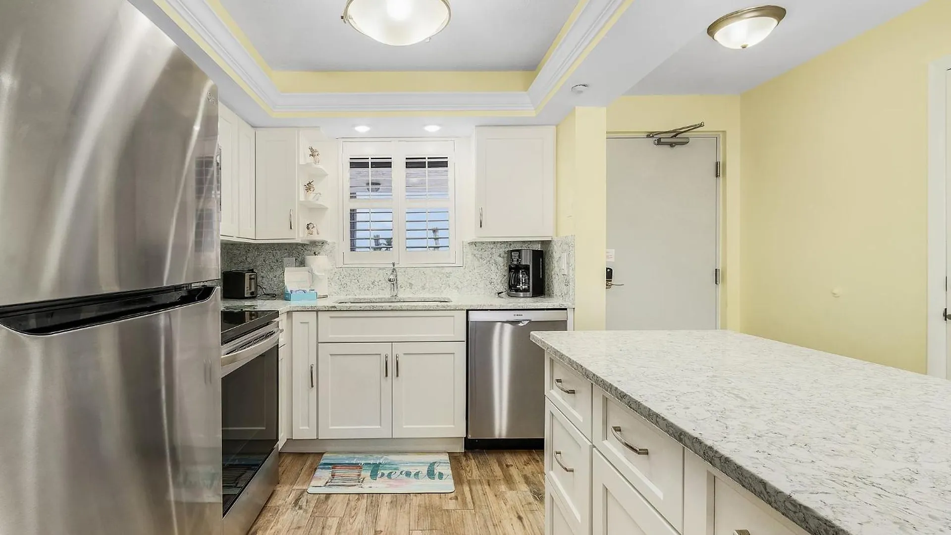 Beachfront Bliss: Views, Pool, Walk To Times Sq! *