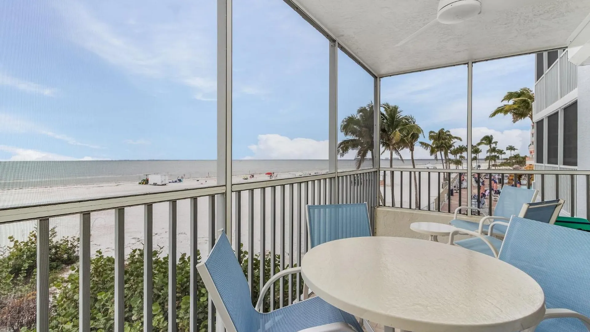 Beachfront Bliss: Views, Pool, Walk To Times Sq! 度假居 *