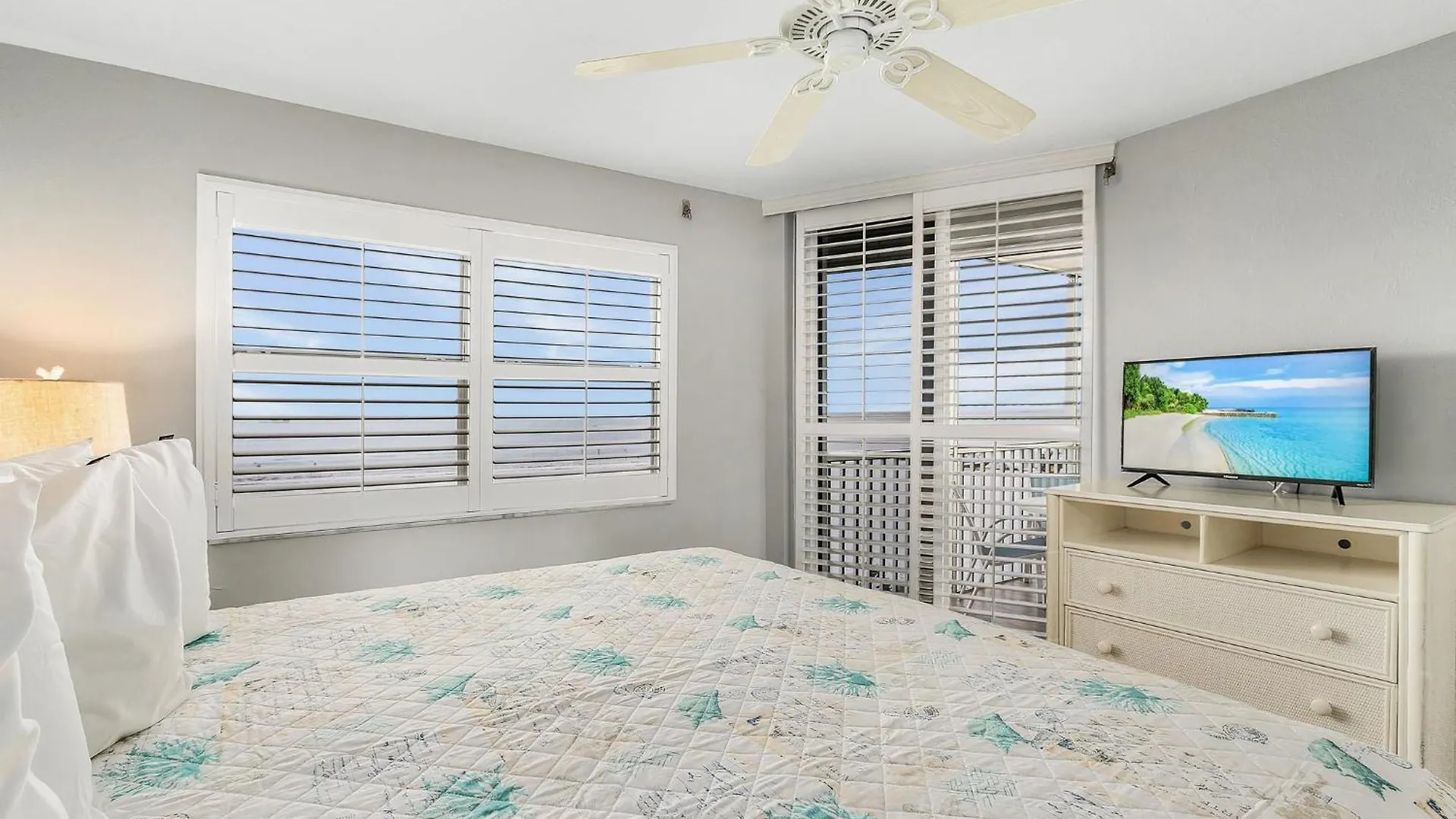 Beachfront Bliss: Views, Pool, Walk To Times Sq! 度假居 迈尔斯堡海滩