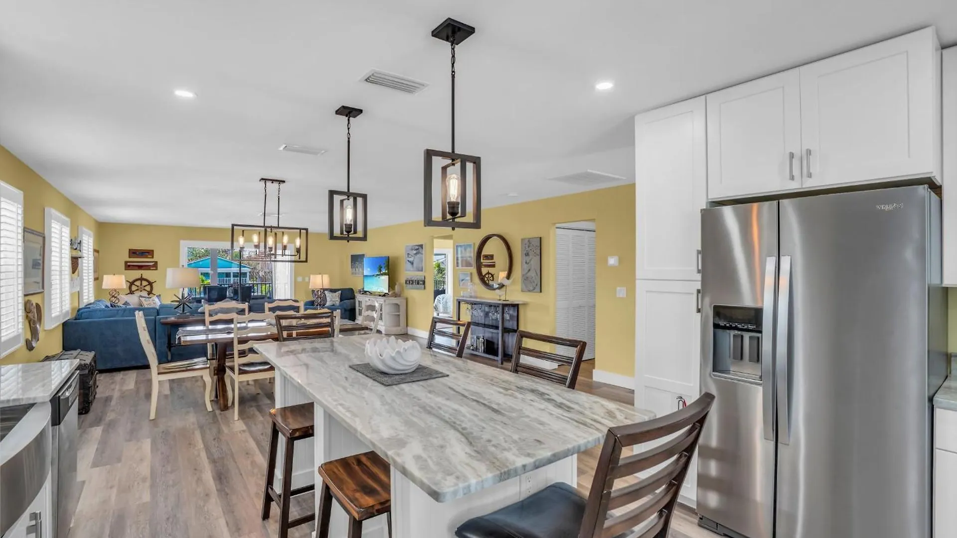 度假居 Mermaid House: 2br, Pool, & Canal Access 迈尔斯堡海滩