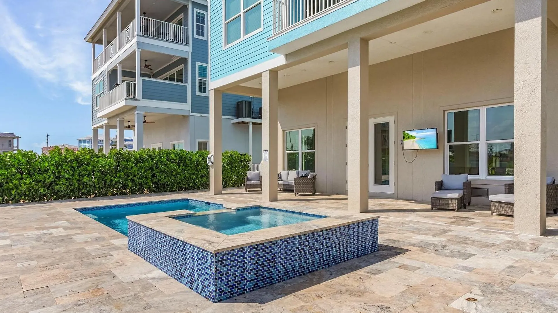 Luxurious Home: Gulf Views, Pool, Elevator *