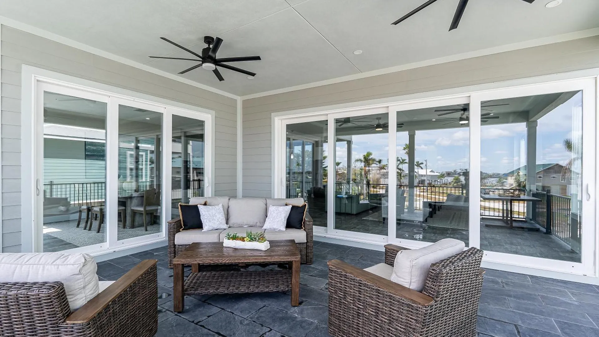 بيت للعطل Canal-front Luxury: Pool, & Steps To