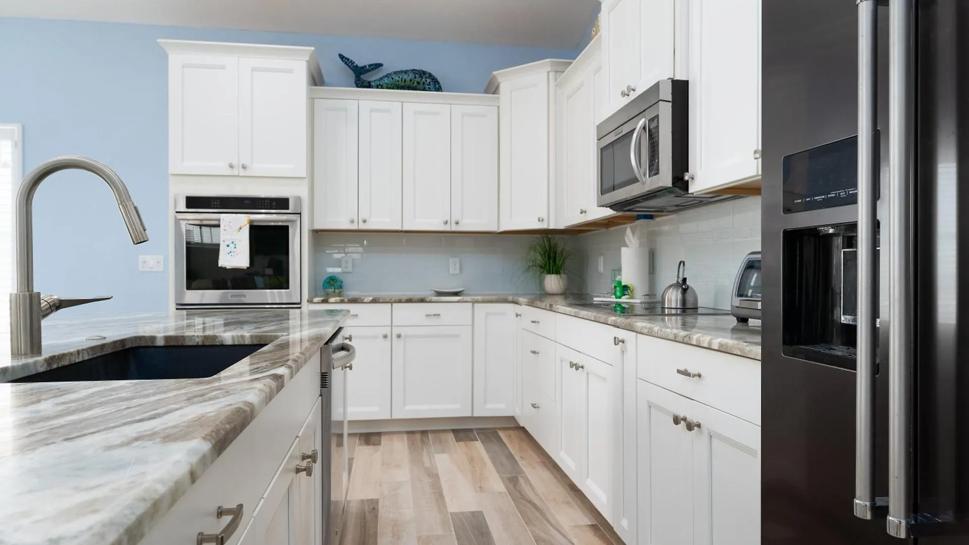 Дом отдыха Charming Coastal Haven: Heated Pool, Walk To