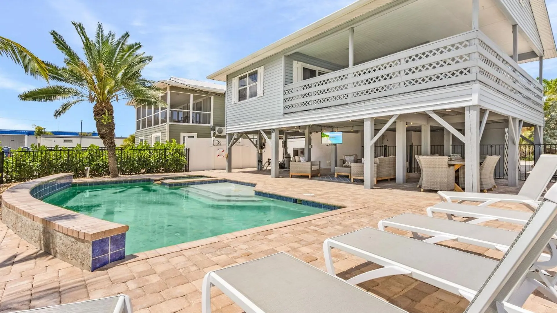 Charming Oasis: Heated Pool, & Access 度假居 *