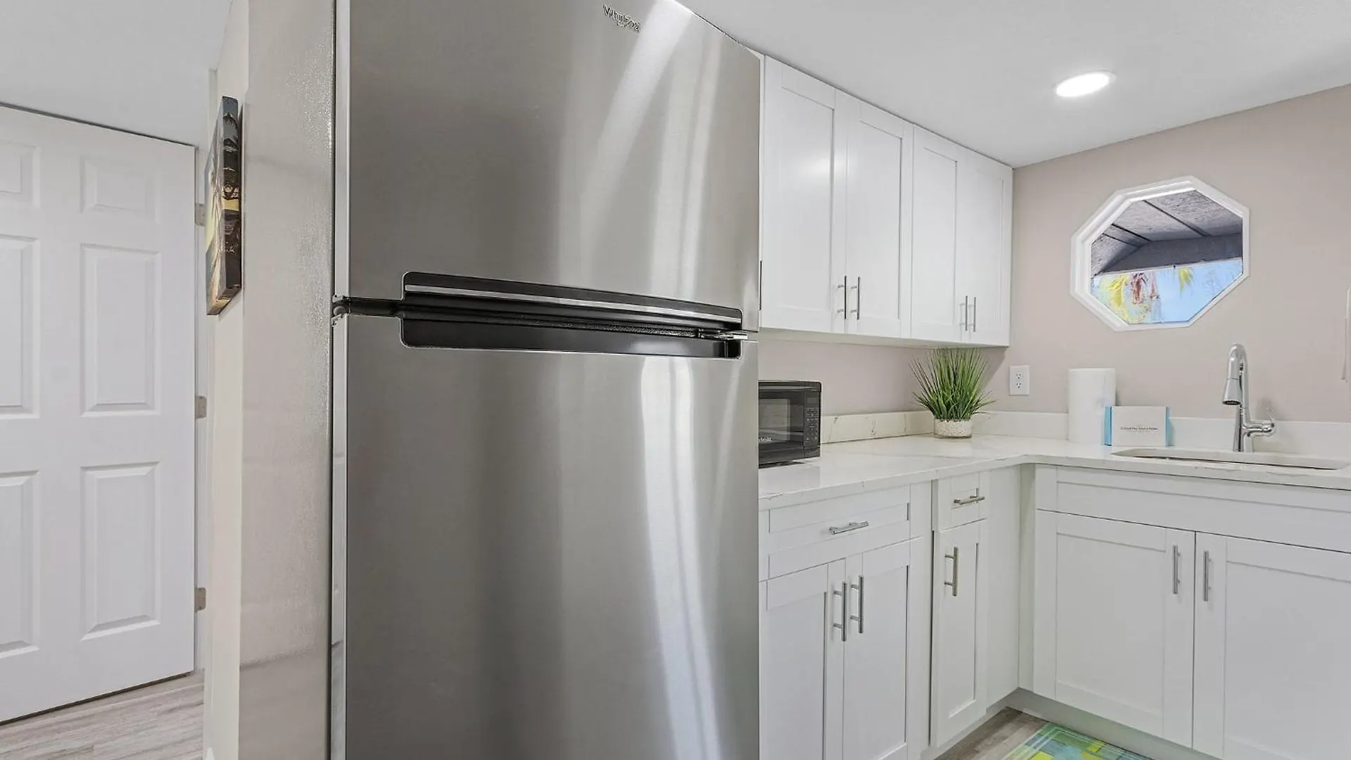 Charming Oasis: Heated Pool, & Access