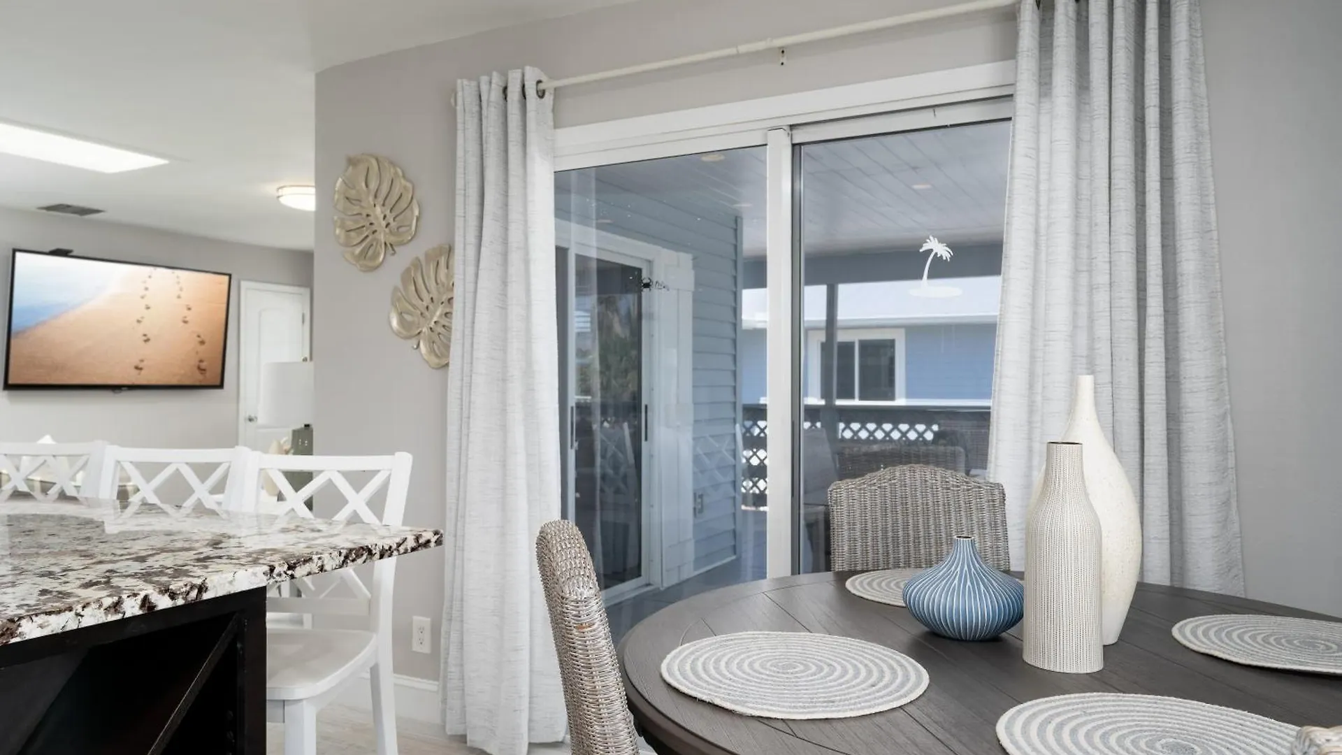 Charming Oasis: Heated Pool, & Access 度假居 *