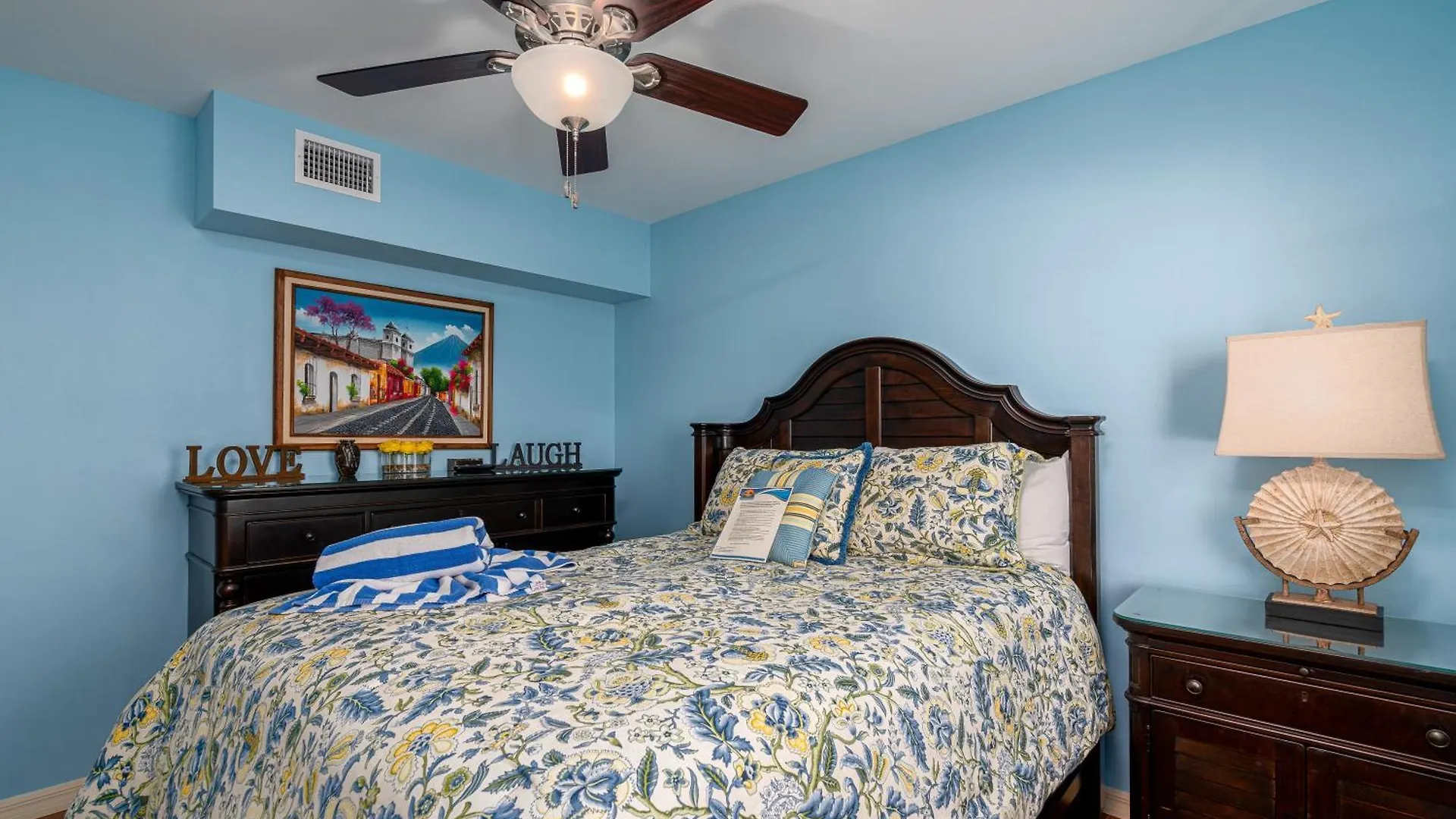 Casa vacanze Island Haven: Two Units, Pool, Proximity *