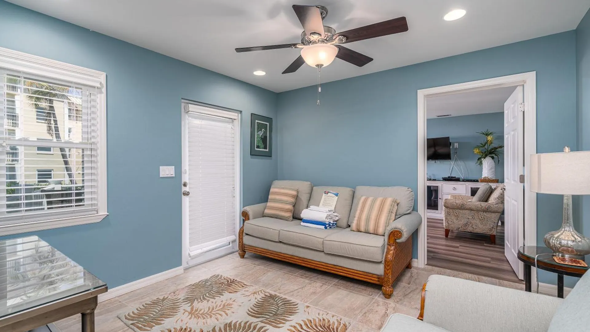 Island Haven: Two Units, Pool, Proximity *