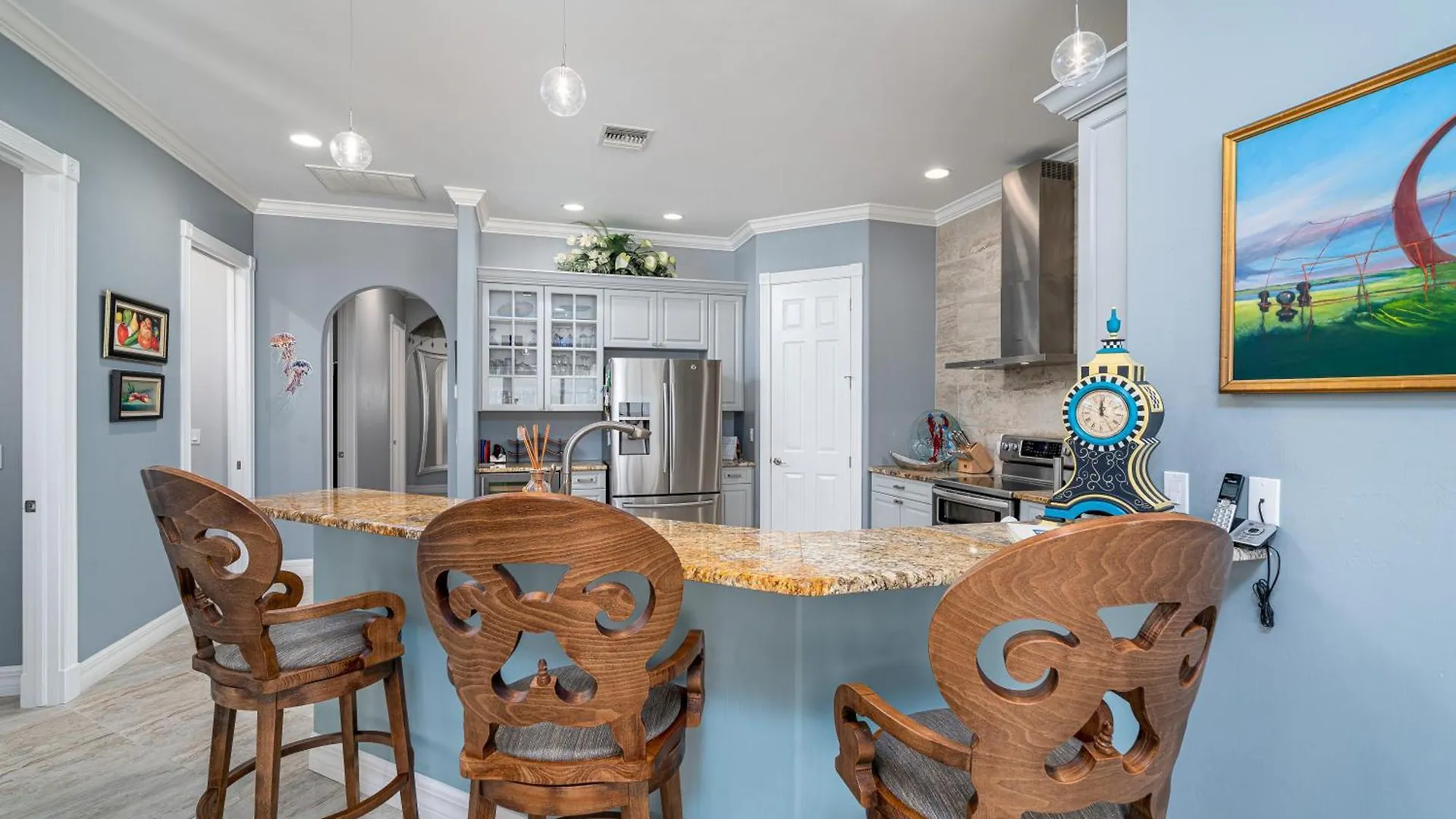 Island Haven: Two Units, Pool, Proximity