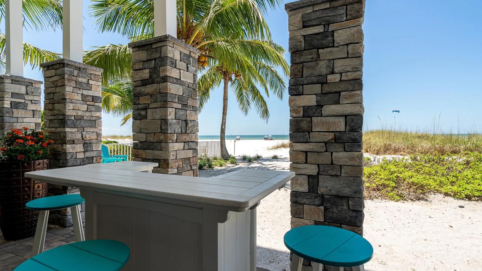 Island Haven: Two Units, Pool, Proximity Fort Myers Beach