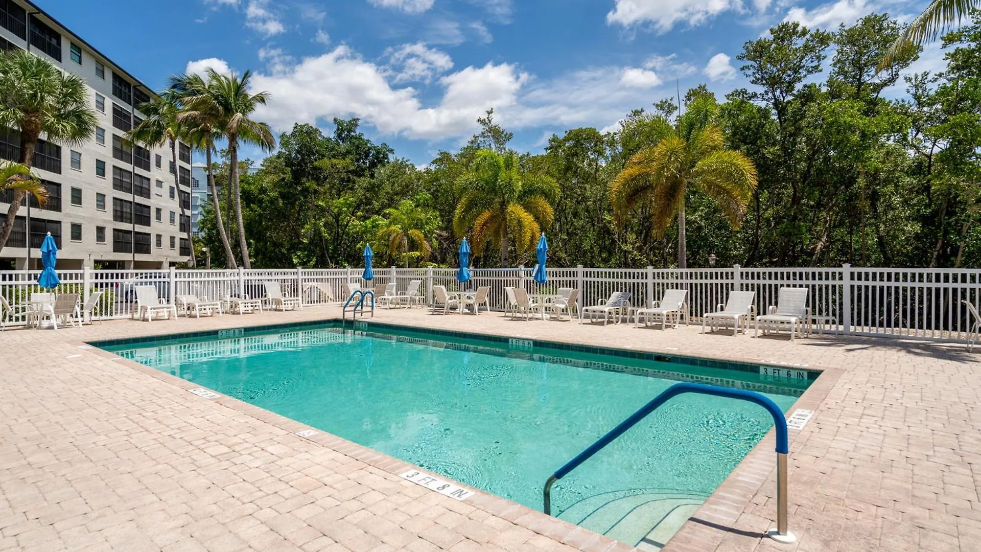 Always Summertime: Views, Pool & Pickleball Courts