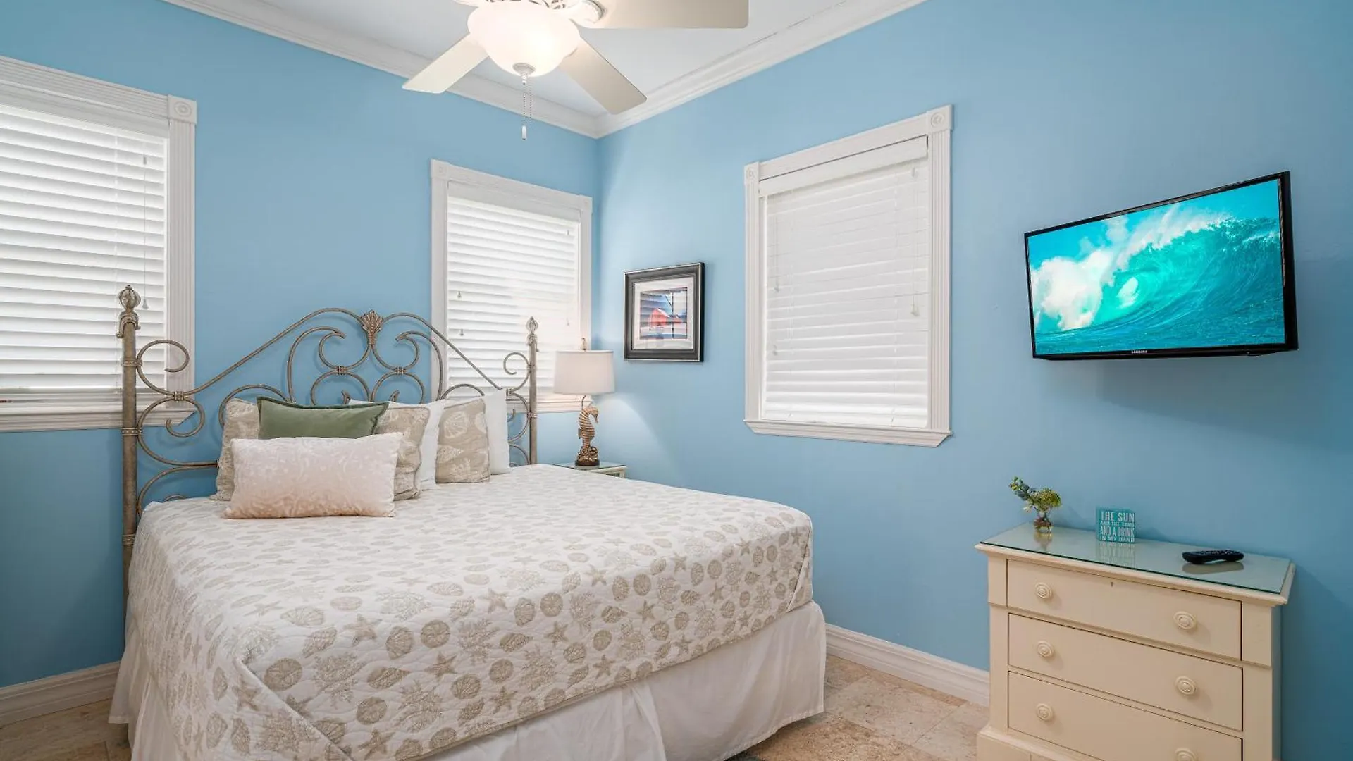 Oceanview Luxury: Sunset Views, Pool, Access بيت للعطل