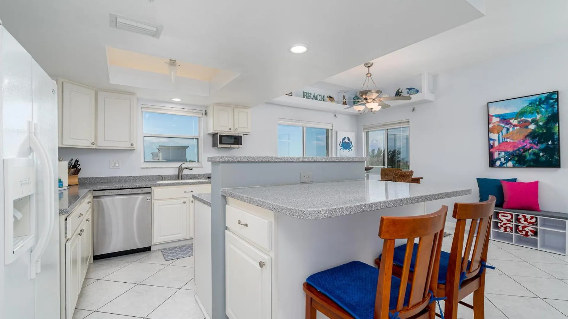 Beachside W/ Pool, Lanai & Walk To *