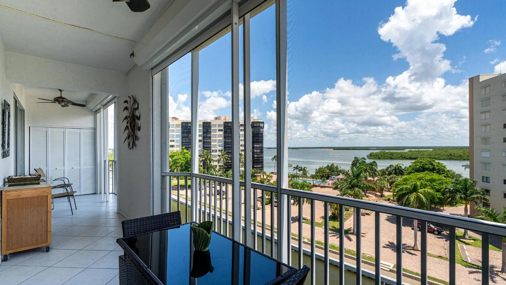 Beachside W/ Pool, Lanai & Walk To 度假居 迈尔斯堡海滩
