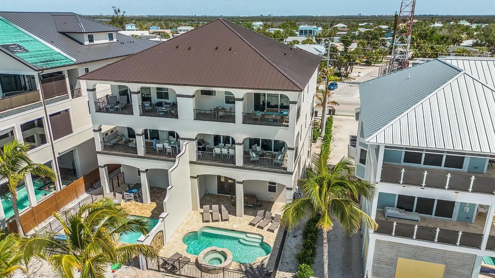 Gulf-front 10br Estate: Private Pools, Spas, Views Vakantiehuis Fort Myers Beach