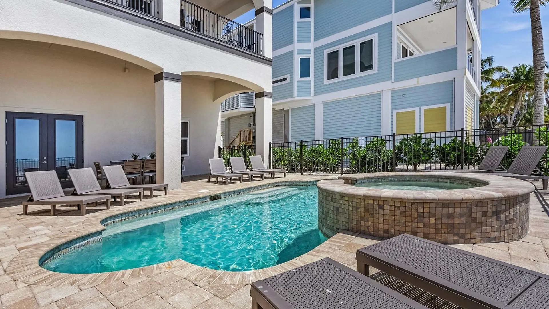 Vakantiehuis Gulf-front 10br Estate: Private Pools, Spas, Views Fort Myers Beach