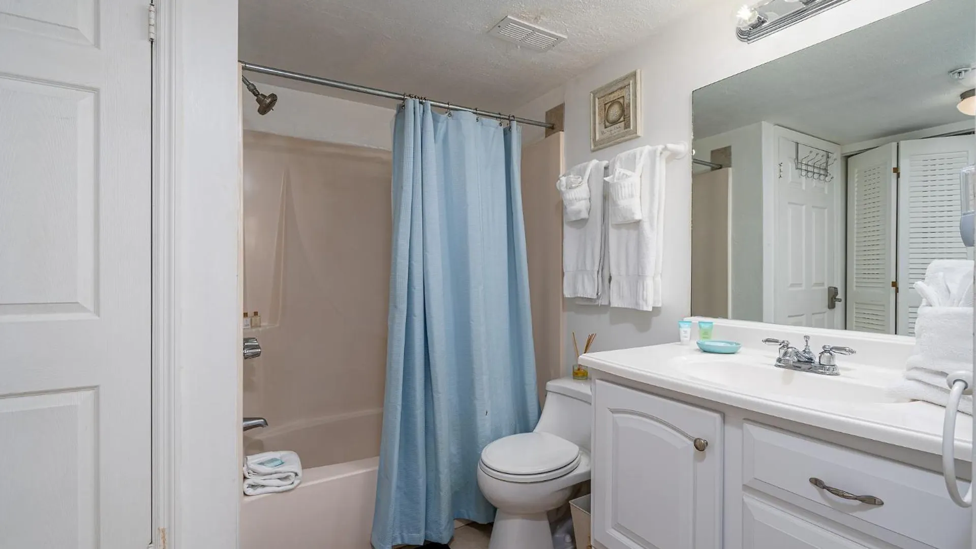 Beachfront Bliss: Gulf Views, Pool & Pet-friendly Fort Myers Beach