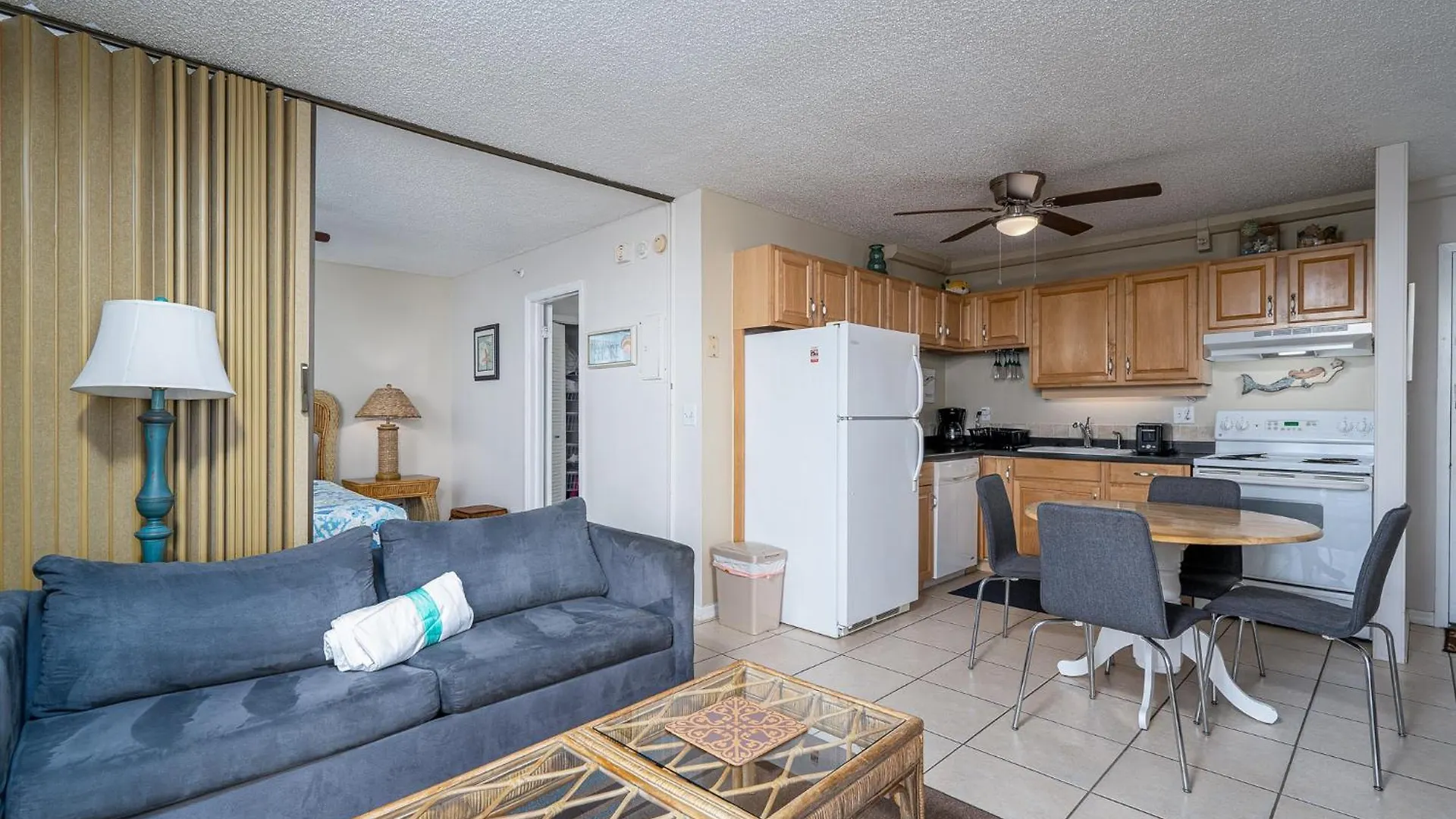 Nyaraló Beachfront Bliss: Gulf Views, Pool & Pet-friendly