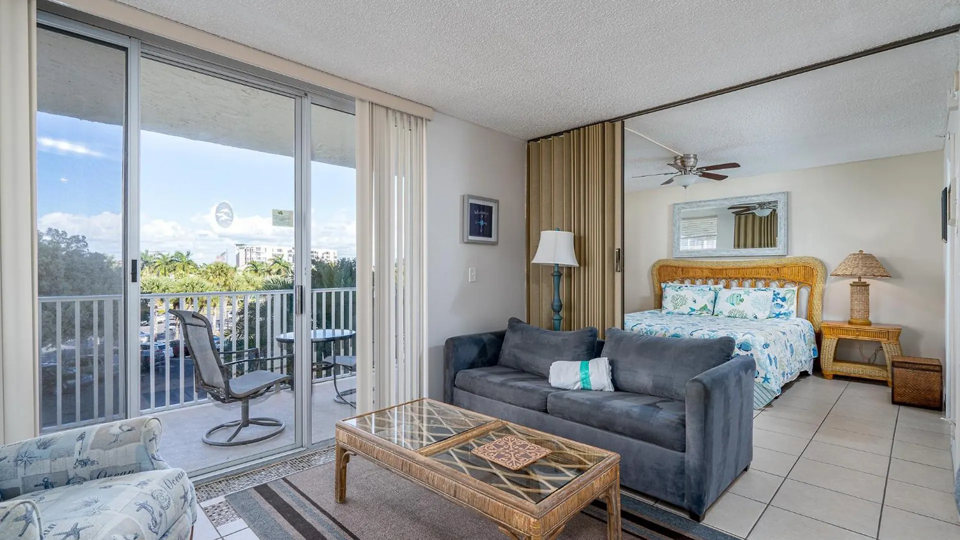 Nyaraló Beachfront Bliss: Gulf Views, Pool & Pet-friendly