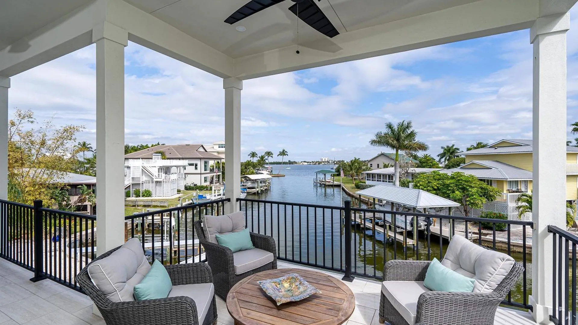 Дом отдыха Bliss On The Bay: 5br Oasis W/ Pool, & Views Форт Майерс Бич