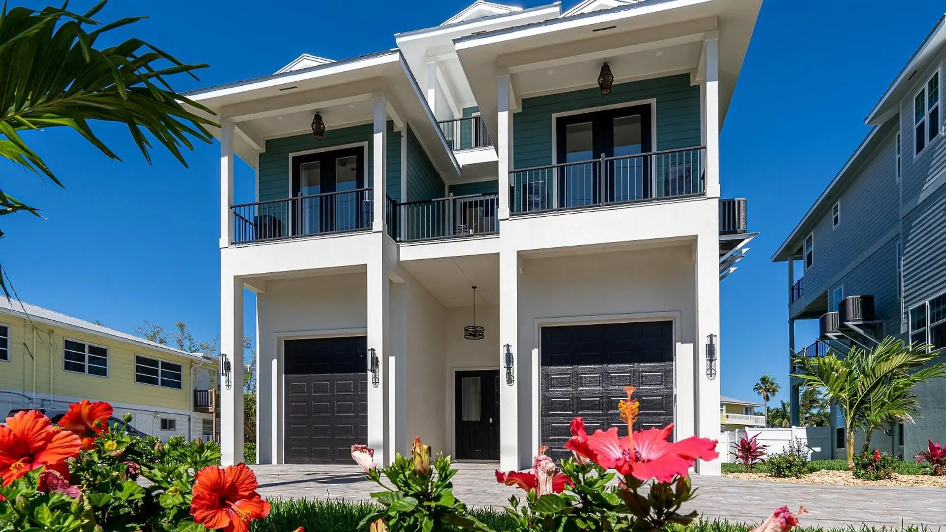 Дом отдыха Bliss On The Bay: 5br Oasis W/ Pool, & Views *
