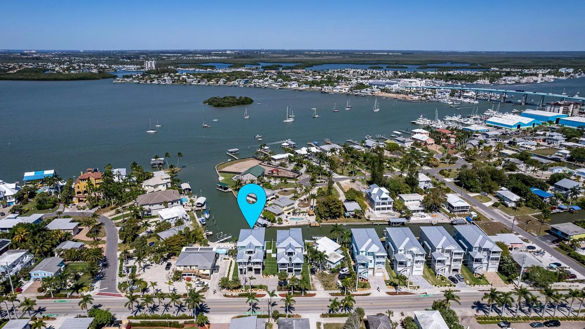 Bliss On The Bay: 5br Oasis W/ Pool, & Views Дом отдыха