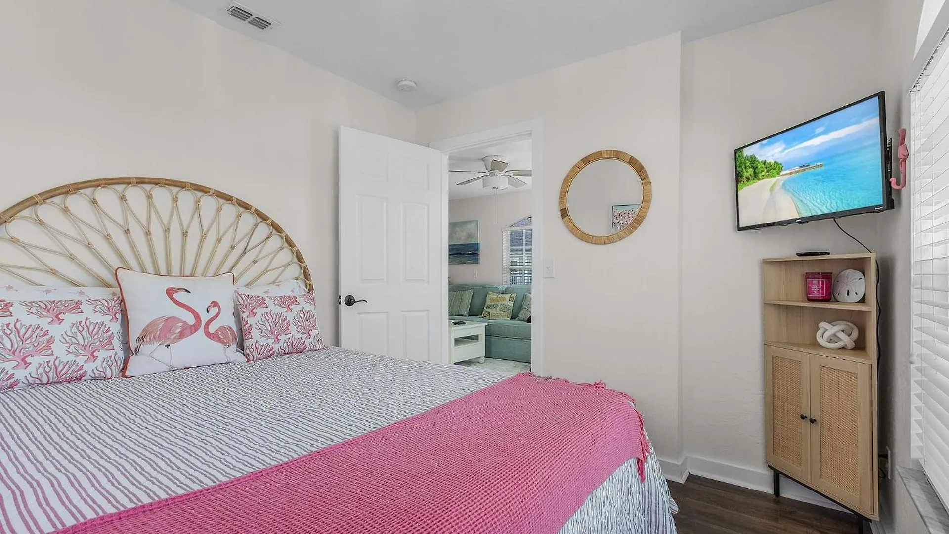 Madison Court: Pool, & Walk To The Beach! Fort Myers Beach