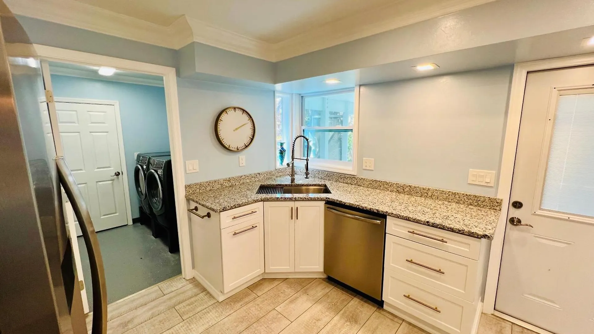Stunning Single Family With Private Pool On The Quiet South End Of Myers