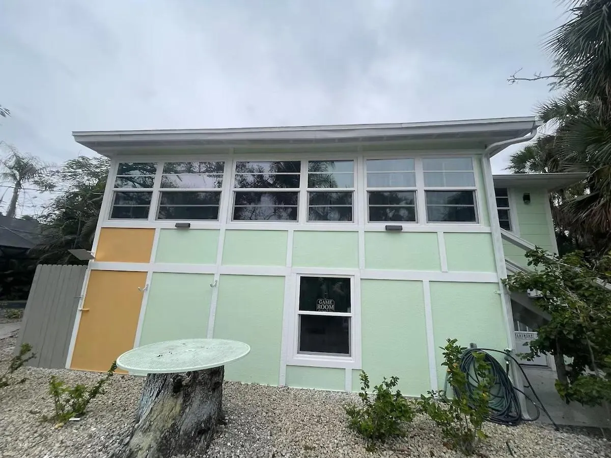 Mid Island Tranquility, Heated Pool, Steps To The - Coconut - Roelens