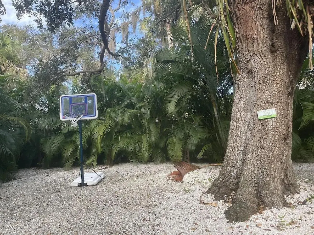Mid Island Tranquility, Heated Pool, Steps To The - Coconut - Roelens Fort Myers Beach