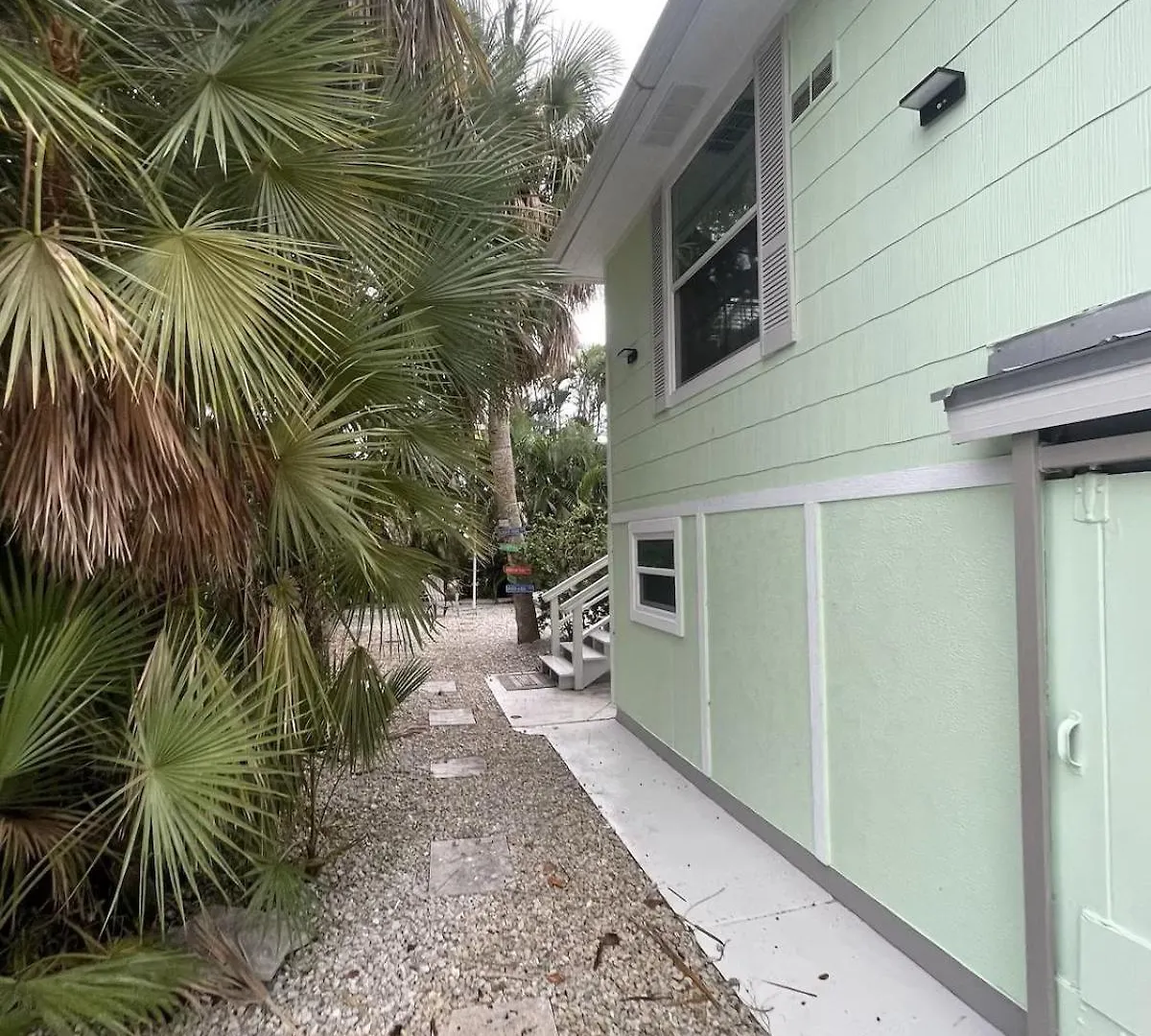Mid Island Tranquility, Heated Pool, Steps To The - Coconut - Roelens