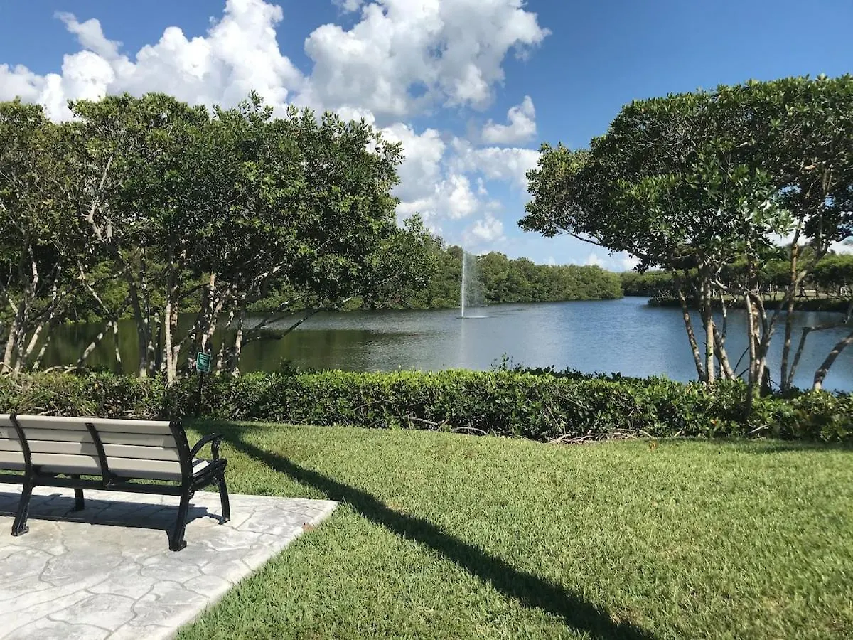 Beachfront Lovers Key Appartamento